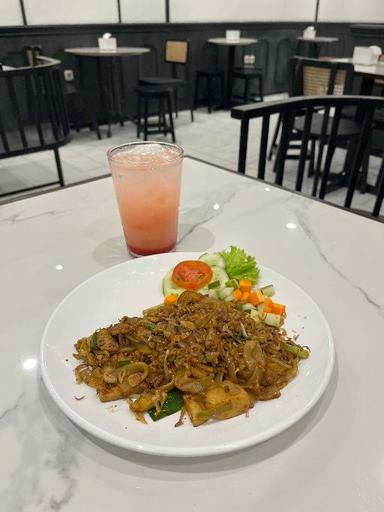 https://dgji3nicqfspr.cloudfront.net/GAMBIR/Restaurant/Hang_Tuah__Pecenongan/Reviews/thumbnail/uploadsuploads-thumb_1714410504486.jpg