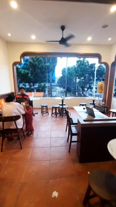 https://dgji3nicqfspr.cloudfront.net/GAMBIR/Restaurant/Hang_Tuah__Pecenongan/Reviews/thumbnail/uploadsuploads-thumb_1714634882757.jpg