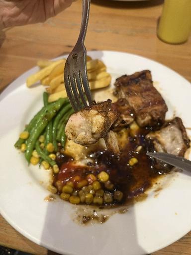 https://dgji3nicqfspr.cloudfront.net/GAMBIR/Restaurant/Holycow_Steakhouse_By_Chef_Afit/Reviews/thumbnail/file_1713977523488.jpg