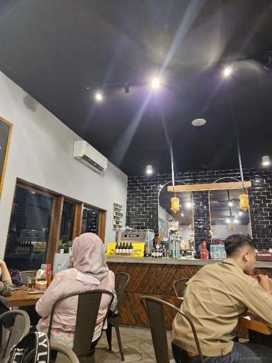 https://dgji3nicqfspr.cloudfront.net/GAMBIR/Restaurant/Lyma_Coffee_Cideng_Timur/Reviews/thumbnail/uploadsuploads-thumb_1714899376040.jpg