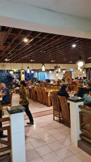 https://dgji3nicqfspr.cloudfront.net/GAMBIR/Restaurant/Pondok_Laguna/Reviews/thumbnail/IMG_Review_1719141140756_compressed95687161865512730-17DB9DC25FA2DD8D-thumb_1719141141240.jpg