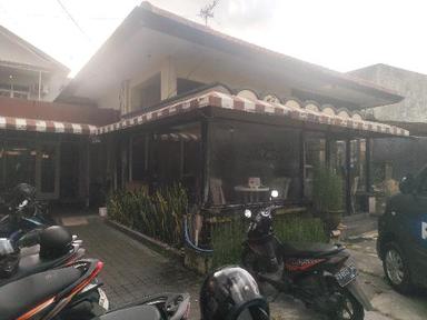 https://dgji3nicqfspr.cloudfront.net/GONDOKUSUMAN/Cafe/Coklat_Cafe/Reviews/thumbnail/uploadsuploads-thumb_1715491515829.jpg