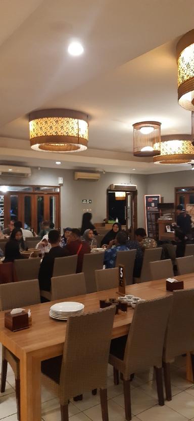 https://dgji3nicqfspr.cloudfront.net/GONDOKUSUMAN/Restaurant/Restoran_Bumbu_Desa/Reviews/thumbnail/IMG_Review_1712229022719_compressed333196997822807733_1712229024948.jpg