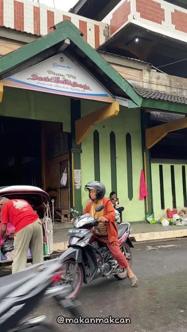 https://dgji3nicqfspr.cloudfront.net/GONDOMANAN/Restaurant/Warung_Makan_Bu_Sum/Reviews/22file_171474736525322_1714747367612.jpg