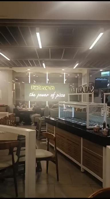 https://dgji3nicqfspr.cloudfront.net/GROGOL_PETAMBURAN/Restaurant/Pizza_Hut_Ristorante__Mall_Taman_Anggrek/Reviews/22VID_Review_1716311486699541270190099367887-17D19034DE301CCA_171631148994022_1716311490614.jpg