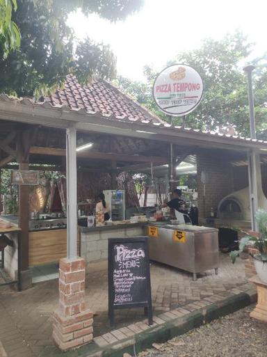 https://dgji3nicqfspr.cloudfront.net/GUNUNG_PUTRI/Restaurant/Joglo_Kebun_Giritirta/Reviews/thumbnail/uploadsuploads-thumb_1715422297796.jpg