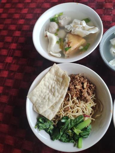 https://dgji3nicqfspr.cloudfront.net/GUNUNG_PUTRI/Restaurant/Mie_Jebew_Beqi/Reviews/thumbnail/uploadsuploads-thumb_1714641935143.jpg