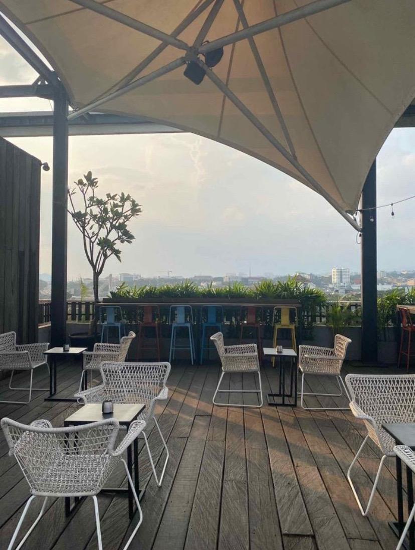 Moxy Sky Resto & Bar review