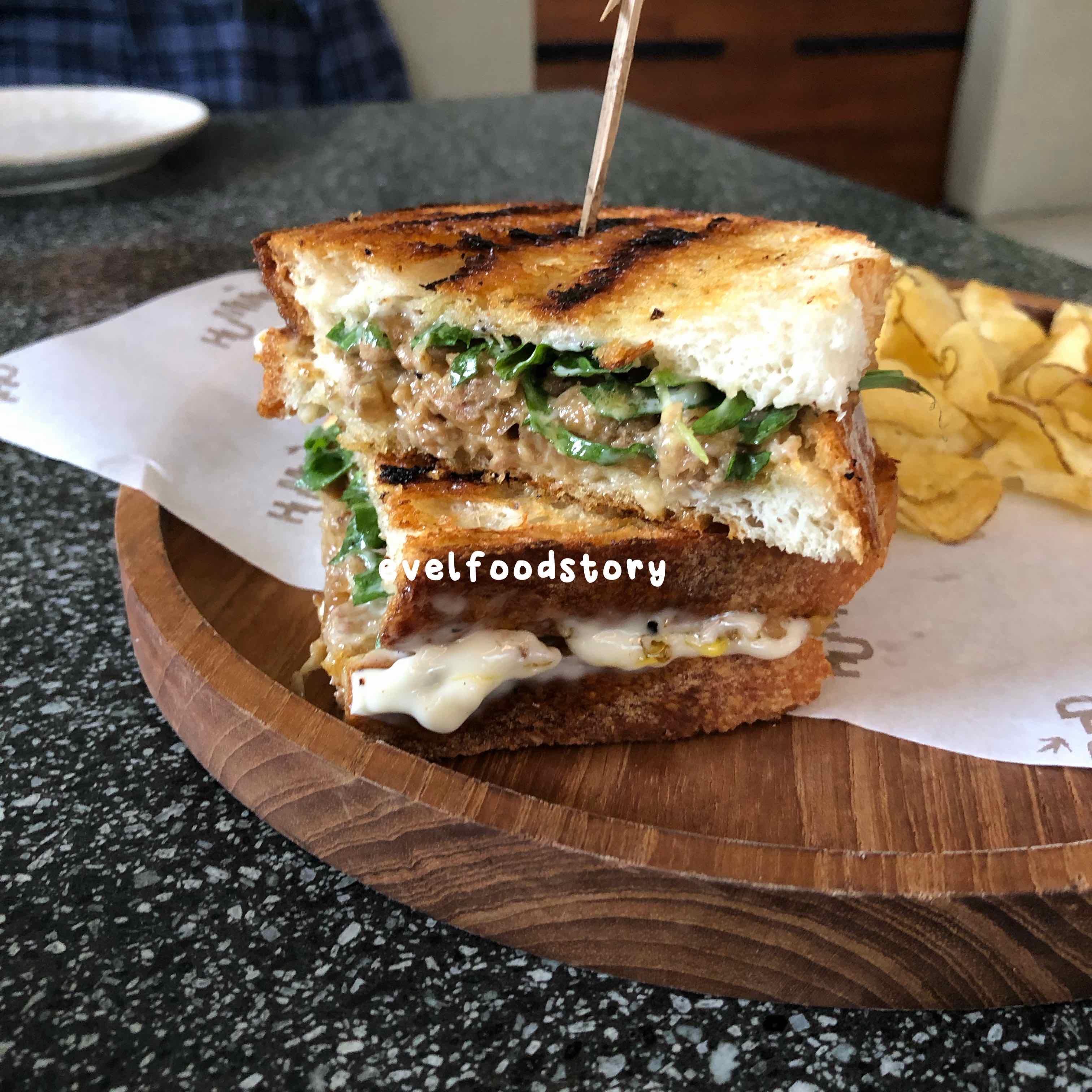 Hummingbird Eatery & Space review