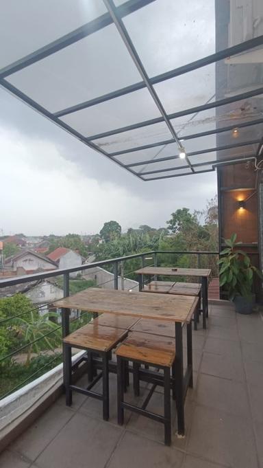 https://dgji3nicqfspr.cloudfront.net/JATIASIH/Cafe/Staco_Coffee/Reviews/thumbnail/IMG_Review_1703325251978_compressed9106191866801522382_1703325252525.jpg