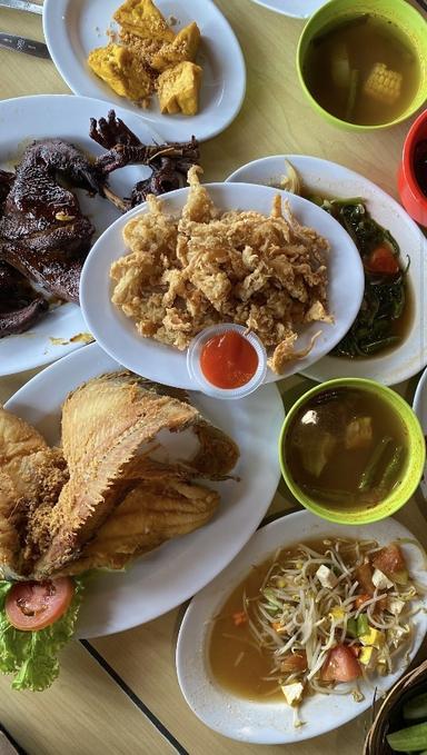 https://dgji3nicqfspr.cloudfront.net/JATIASIH/Restaurant/Saung_Gandasari_Jatiasih/Reviews/thumbnail/file_1712457604352.jpg