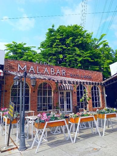 https://dgji3nicqfspr.cloudfront.net/JATINEGARA/Cafe/Kedai_Malabar/Reviews/thumbnail/IMG_Review_1704130668214_compressed8345973348413702366_1704130671358.jpg