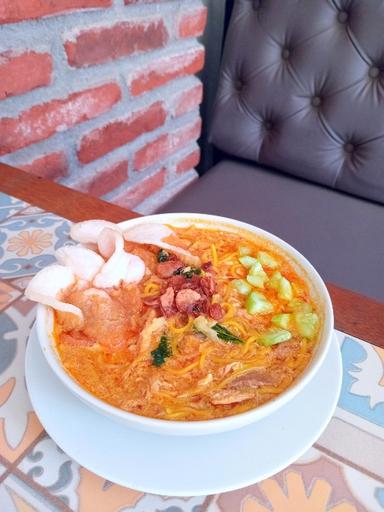 https://dgji3nicqfspr.cloudfront.net/JATINEGARA/Cafe/Kedai_Malabar/Reviews/thumbnail/IMG_Review_1704130671735_compressed7062930510014219267_1704130673765.jpg