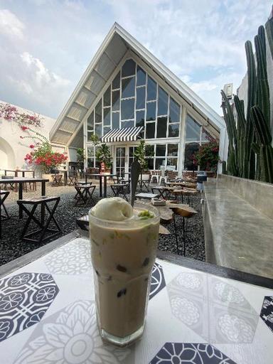 https://dgji3nicqfspr.cloudfront.net/JATINEGARA/Cafe/Kedai_Malabar_2/Reviews/thumbnail/file-1803146628DF0B79-thumb_1730249111310.jpg