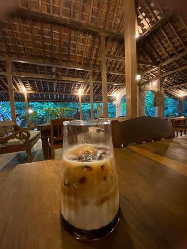 https://dgji3nicqfspr.cloudfront.net/KASIHAN/Restaurant/Jiwajawi_Jogja/Reviews/thumbnail/file-17E8AB7F918D5F8A-thumb_1722815422172.jpg