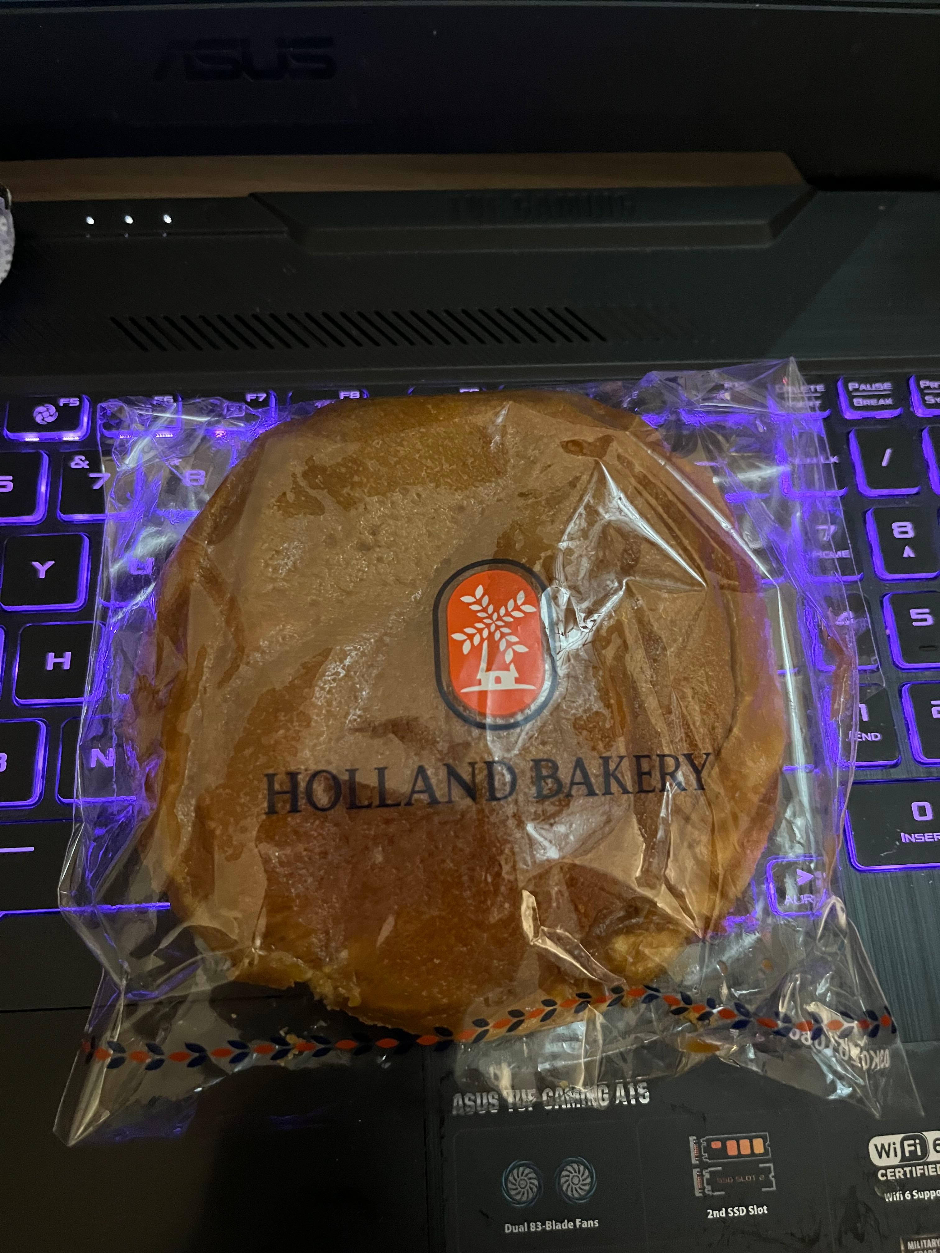 Holland Bakery - Radio Dalam review