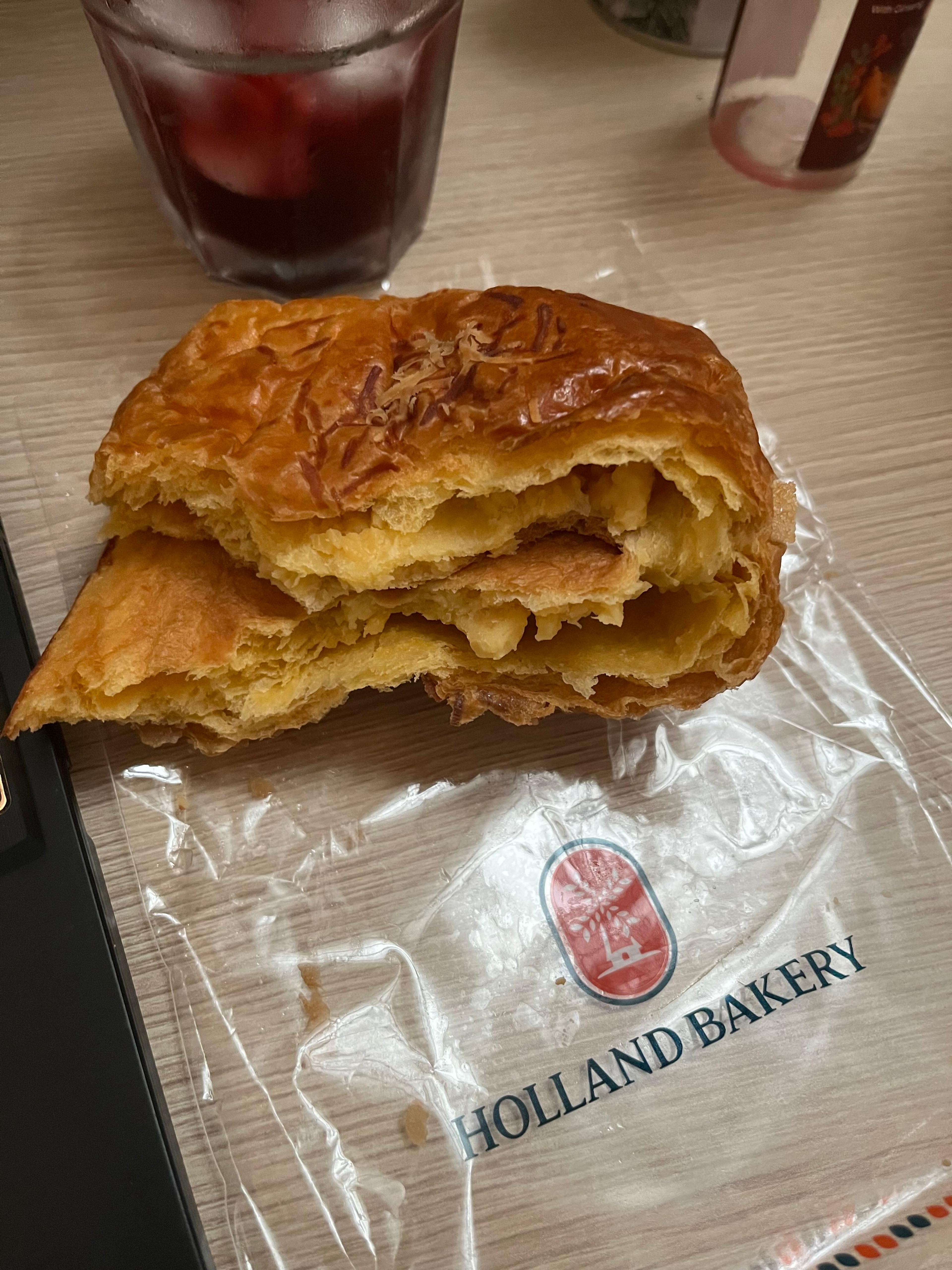 Holland Bakery - Radio Dalam review