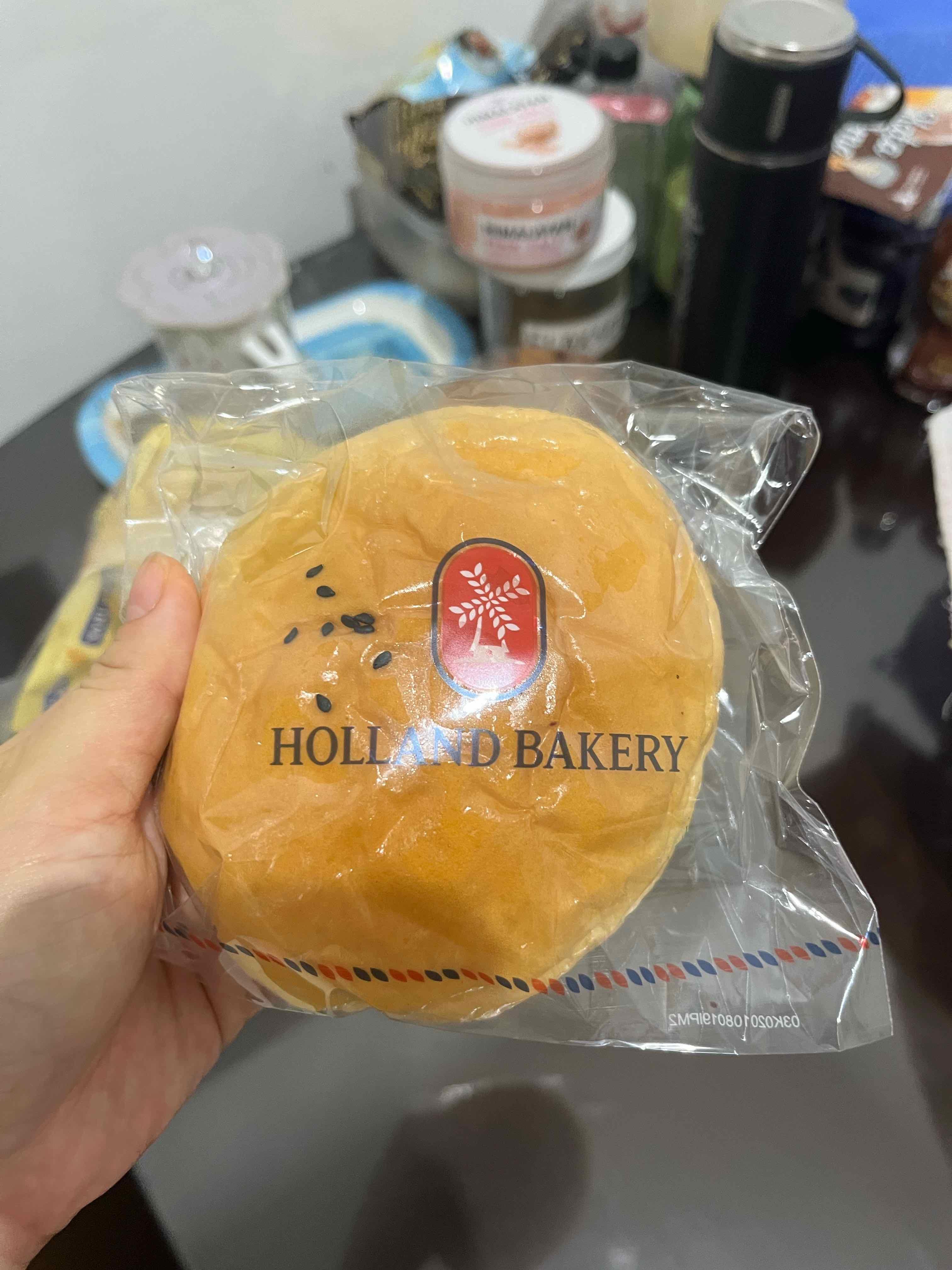 Holland Bakery - Radio Dalam review