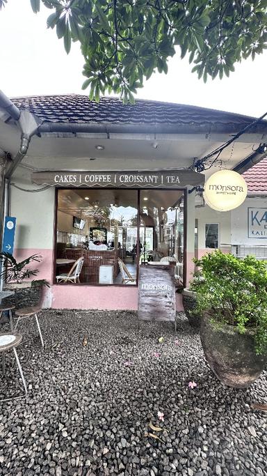 https://dgji3nicqfspr.cloudfront.net/KEBAYORAN_BARU/Bakery/Monsora_Dessert_House/Reviews/thumbnail/file_1708520770043.jpg