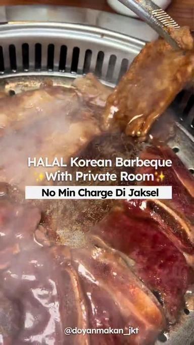 https://dgji3nicqfspr.cloudfront.net/KEBAYORAN_BARU/Bar/Drumstairs_Halal_Korean_Bbq/Reviews/thumbnail/133MxXdArrzEBktyTYsviC6T671w14mFm-0.jpg