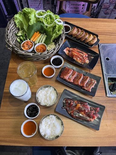 https://dgji3nicqfspr.cloudfront.net/KEBAYORAN_BARU/Bar/Drumstairs_Halal_Korean_Bbq/Reviews/thumbnail/file_1711942840081.jpg