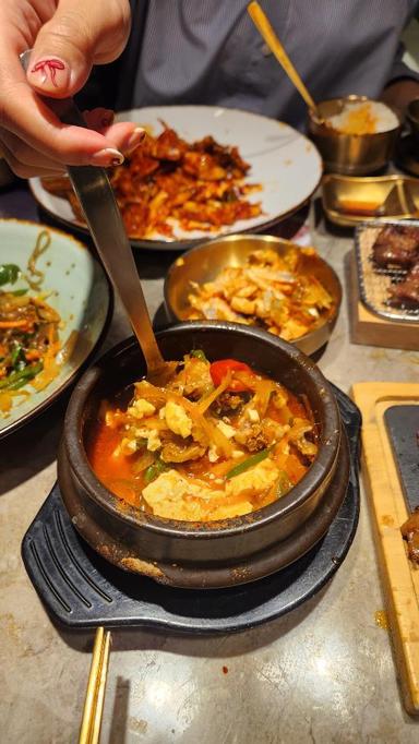 https://dgji3nicqfspr.cloudfront.net/KEBAYORAN_BARU/Bar/Mr_Park_Korean_Bbq_Grill__SCBD_Park/Reviews/thumbnail/IMG_Review_1725711499931_compressed6633415765719762296-17F2F5778BB19D4B-thumb_1725711501488.jpg