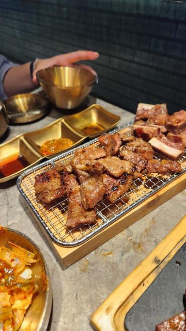 https://dgji3nicqfspr.cloudfront.net/KEBAYORAN_BARU/Bar/Mr_Park_Korean_Bbq_Grill__SCBD_Park/Reviews/thumbnail/IMG_Review_1725711501522_compressed5397068281049874952-17F2F577D9E9C921-thumb_1725711502819.jpg