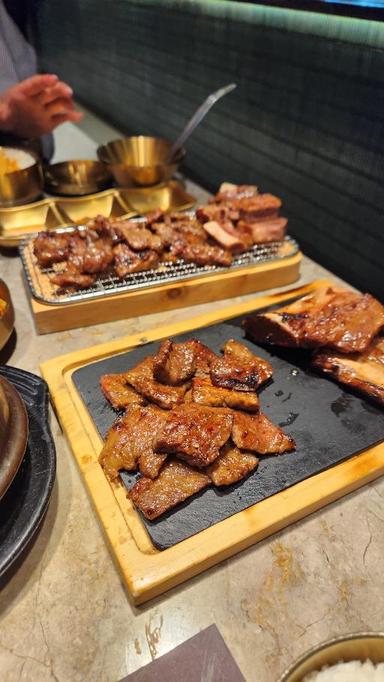 https://dgji3nicqfspr.cloudfront.net/KEBAYORAN_BARU/Bar/Mr_Park_Korean_Bbq_Grill__SCBD_Park/Reviews/thumbnail/IMG_Review_1725711502859_compressed4251720264075534313-17F2F57829F4A3BC-thumb_1725711504057.jpg