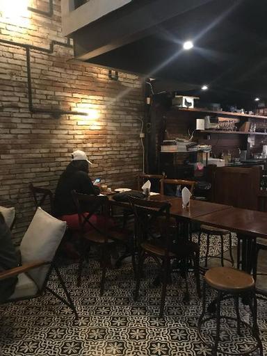 https://dgji3nicqfspr.cloudfront.net/KEBAYORAN_BARU/Cafe/Pison_Jakarta/Reviews/thumbnail/file-17DD30CE1589B1D3-thumb_1719584294987.jpg