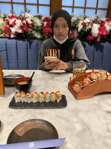 https://dgji3nicqfspr.cloudfront.net/KEBAYORAN_BARU/Japanese_Restaurant/Kintaro_Sushi_Senopati/Reviews/thumbnail/file_1713543240512.jpg