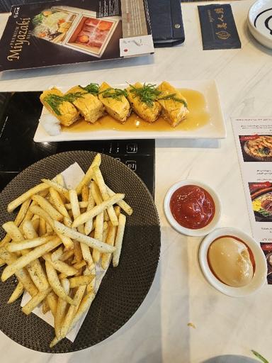 https://dgji3nicqfspr.cloudfront.net/KEBAYORAN_BARU/Restaurant/Bijin_Nabe_Pondok_Indah_Mall_3/Reviews/thumbnail/IMG_Review_1713548293735_compressed9139420896282328838_1713548294979.jpg