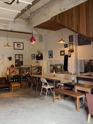 https://dgji3nicqfspr.cloudfront.net/KEBAYORAN_BARU/Restaurant/Busycheese_Cafe/Reviews/thumbnail/file-17DF11800796B493-thumb_1720112824702.jpg