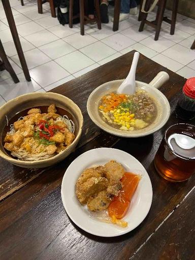 https://dgji3nicqfspr.cloudfront.net/KEBAYORAN_BARU/Restaurant/Claypot_Popo_Melawai/Reviews/thumbnail/uploadsuploads-thumb_1715229442112.jpg