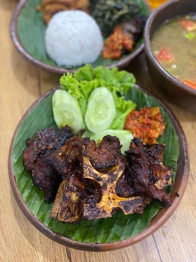 https://dgji3nicqfspr.cloudfront.net/KEBAYORAN_BARU/Restaurant/GLitik_Indonesian_Eatery/Reviews/thumbnail/uploadsuploads-thumb_1716062513020.jpg