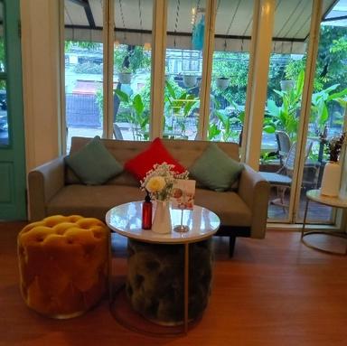 https://dgji3nicqfspr.cloudfront.net/KEBAYORAN_BARU/Restaurant/Gruham_Coffee__Bistro/Reviews/thumbnail/IMG_Review_1706726865332_compressed2094361319048173092_1706726866569.jpg