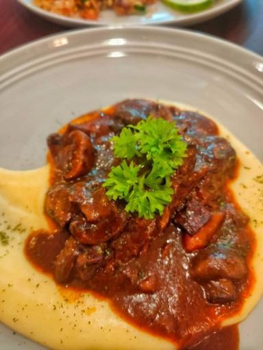 https://dgji3nicqfspr.cloudfront.net/KEBAYORAN_BARU/Restaurant/Gruham_Coffee__Bistro/Reviews/thumbnail/IMG_Review_1711210252232_compressed9101772315035829406_1711210253773.jpg