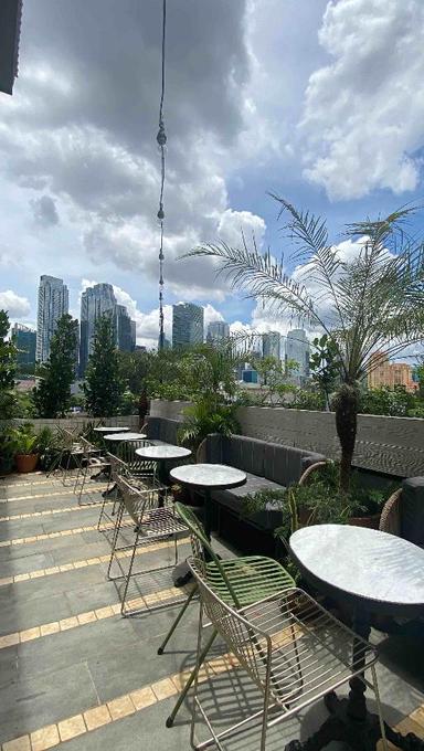 https://dgji3nicqfspr.cloudfront.net/KEBAYORAN_BARU/Restaurant/Hause_Rooftop__Senopati/Reviews/thumbnail/uploadsuploads-thumb_1714979028218.jpg