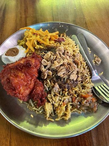 https://dgji3nicqfspr.cloudfront.net/KEBAYORAN_BARU/Restaurant/Kedai_Nasi_Kandar/Reviews/thumbnail/file_1707431792990.jpg