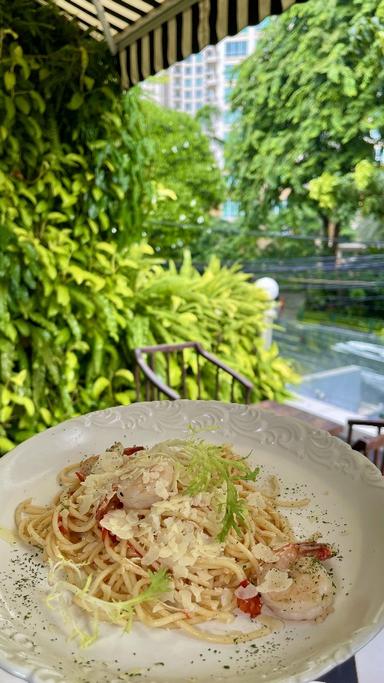 https://dgji3nicqfspr.cloudfront.net/KEBAYORAN_BARU/Restaurant/Melas_Dining__Lounge/Reviews/thumbnail/file_1706335742813.jpg