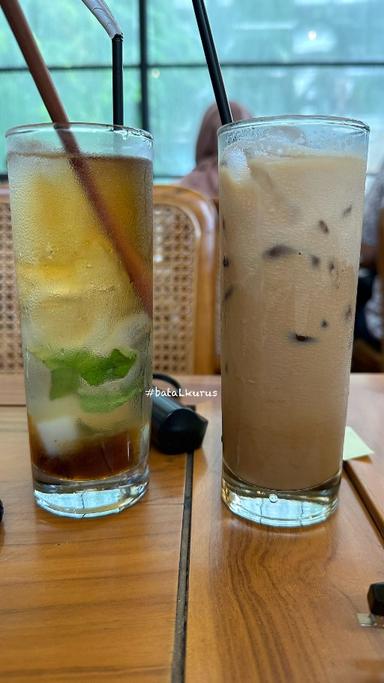 https://dgji3nicqfspr.cloudfront.net/KEBAYORAN_BARU/Restaurant/Melas_Dining__Lounge/Reviews/thumbnail/file_1706338121439.jpg