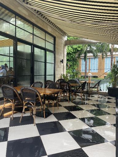 https://dgji3nicqfspr.cloudfront.net/KEBAYORAN_BARU/Restaurant/Melas_Dining__Lounge/Reviews/thumbnail/file_1706338325721.jpg