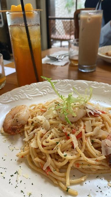 https://dgji3nicqfspr.cloudfront.net/KEBAYORAN_BARU/Restaurant/Melas_Dining__Lounge/Reviews/thumbnail/file_1708245922097.jpg