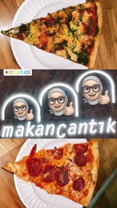 https://dgji3nicqfspr.cloudfront.net/KEBAYORAN_BARU/Restaurant/Pizza_Place/Reviews/thumbnail/22file_171101759276522_1711017593279.jpg