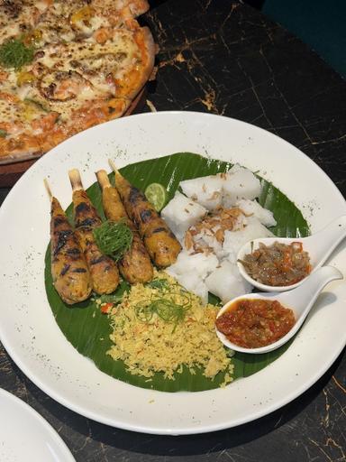 https://dgji3nicqfspr.cloudfront.net/KEBAYORAN_BARU/Restaurant/Senovarti__Restoran_Di_Senopati/Reviews/thumbnail/file_1713527425494.jpg