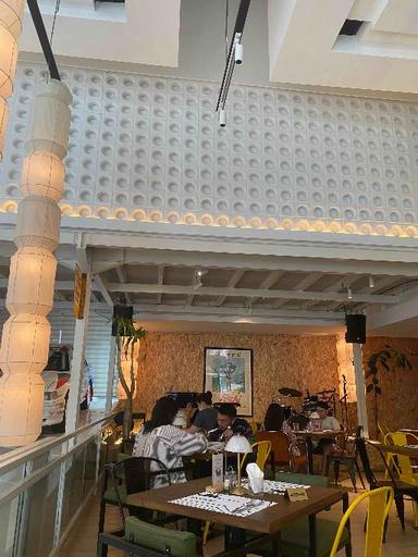 https://dgji3nicqfspr.cloudfront.net/KEBAYORAN_BARU/Restaurant/Skirts_Grill__Bar/Reviews/thumbnail/uploadsuploads-thumb_1715738595455.jpg