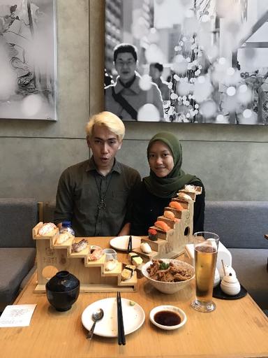 https://dgji3nicqfspr.cloudfront.net/KEBAYORAN_BARU/Restaurant/Sushi_Hiro__Pacific_Place/Reviews/thumbnail/file_1713542859753.jpg