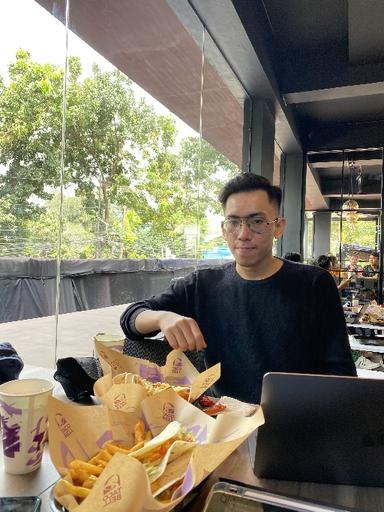 https://dgji3nicqfspr.cloudfront.net/KEBAYORAN_BARU/Restaurant/Taco_Bell__Senopati/Reviews/thumbnail/file_1713585371284.jpg