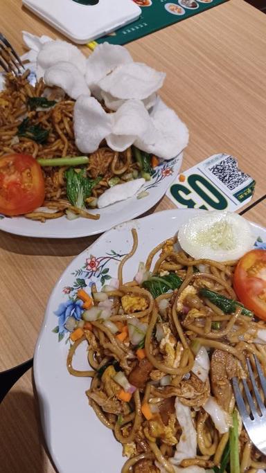 https://dgji3nicqfspr.cloudfront.net/KEBAYORAN_LAMA/Restaurant/Mie_Jowo_Pak_Slamet_Poins/Reviews/thumbnail/IMG_Review_1717494822008_compressed7755062342332340660-17D5C470F8A7A30E-thumb_1717494822745.jpg