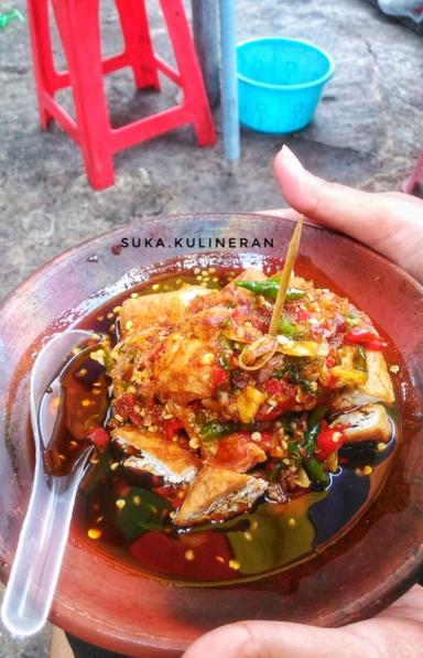 https://dgji3nicqfspr.cloudfront.net/KEBAYORAN_LAMA/Restaurant/Tahu_Gejrot_Bang_Jack_Viral/Reviews/thumbnail/file_1711515227947.jpg