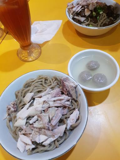 https://dgji3nicqfspr.cloudfront.net/KEBON_JERUK/Chinese_Restaurant/Bakmi_Agoan_Puri_Indah/Reviews/IMG_Review_1715193812557_compressed7504893687756467905_1715193816784.jpg